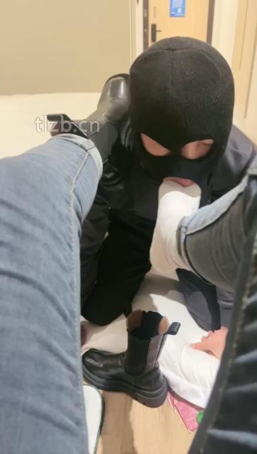 图片[10]_【绝美兔绳艺导师】跪舔脏长靴臭白袜/品尝裸足_HD绳艺资源