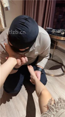 图片[3]_【崔崔】贱奴跪舔车模小姐姐的jio_HD绳艺资源