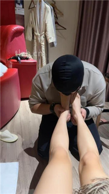 图片[5]_【崔崔】贱奴跪舔车模小姐姐的jio_HD绳艺资源