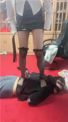 图片[11]_【亿姐】骑马爬行/黑丝脚踢踹/镜前羞辱_HD绳艺资源