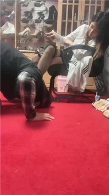 图片[14]_【亿姐】骑马爬行/黑丝脚踢踹/镜前羞辱_HD绳艺资源