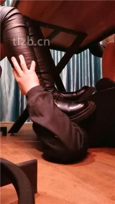 【扫楼小神】女仆店两个小姐姐无意识脚垫_HD绳艺资源