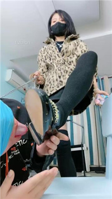 图片[13]_【美离子】舔皮鞋/碾压狗头/品尝洗鞋水/吃丝袜_HD绳艺资源