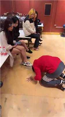 【最浪女慕】超多素人-KTV-踩虐凌辱贱奴_HD绳艺资源