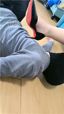 图片[8]_【楼遥】闻高跟鞋窝/踩踏/灌圣水/脚趾虐狗嘴_HD绳艺资源