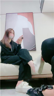 【小软】夜店回来让狗舔脏鞋底/伺候沐足_HD绳艺资源