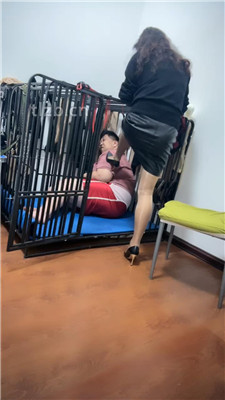 图片[4]_【冰色】囚禁狗笼恋足舔_HD绳艺资源