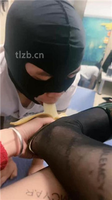 图片[2]_【木子大大】踩踏香蕉喂食/掐乳/骑马转胯/裸足狂舔【完整版】_HD绳艺资源