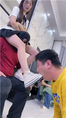 图片[10]_【麋鹿银儿】素人S虐双奴-高帮帆布鞋踩/揪耳朵/骑脖/训练_HD绳艺资源