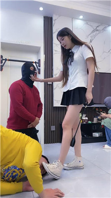 图片[16]_【麋鹿银儿】素人S虐双奴-高帮帆布鞋踩/揪耳朵/骑脖/训练_HD绳艺资源