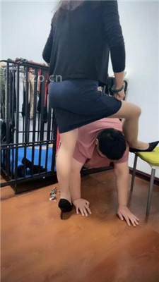 图片[6]_【冰色】狗笼囚禁恋足舔/吃圣水丝袜_HD绳艺资源