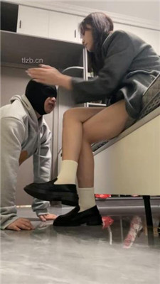 图片[2]_【大一诗诗】皮鞋白袜踩狗爪/骑狗背/吃白袜_HD绳艺资源