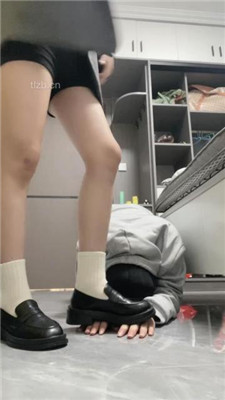 图片[4]_【大一诗诗】皮鞋白袜踩狗爪/骑狗背/吃白袜_HD绳艺资源