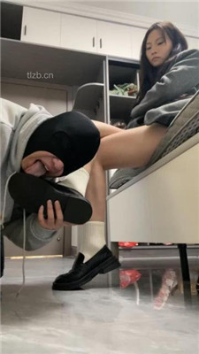 图片[5]_【大一诗诗】皮鞋白袜踩狗爪/骑狗背/吃白袜_HD绳艺资源