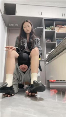 图片[8]_【大一诗诗】皮鞋白袜踩狗爪/骑狗背/吃白袜_HD绳艺资源