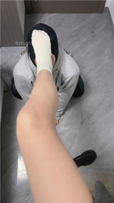 图片[11]_【大一诗诗】皮鞋白袜踩狗爪/骑狗背/吃白袜_HD绳艺资源