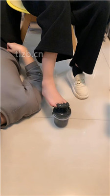 图片[5]_【精神小妹】3素人S-运动鞋棉袜裸足踩踏喂食_HD绳艺资源