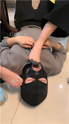 图片[6]_【精神小妹】3素人S-运动鞋棉袜裸足踩踏喂食_HD绳艺资源