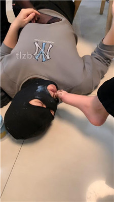 图片[7]_【精神小妹】3素人S-运动鞋棉袜裸足踩踏喂食_HD绳艺资源