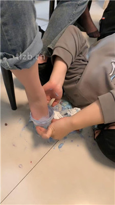 图片[12]_【精神小妹】3素人S-运动鞋棉袜裸足踩踏喂食_HD绳艺资源