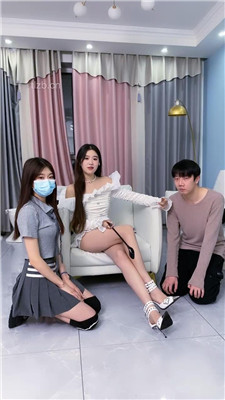 【麋鹿银儿】情侣奴-跪舔裸足/奴下奴/喂口水/踩踏喂食_HD绳艺资源