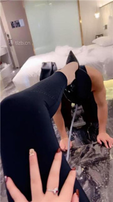 图片[10]_【桃老师】狗链拴狗/吃口水/品尝裸足_HD绳艺资源