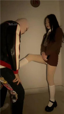 图片[3]_【狗哥】户外成功开发三个高颜值素人踩狗_HD绳艺资源