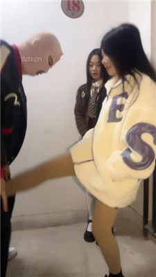 图片[4]_【狗哥】户外成功开发三个高颜值素人踩狗_HD绳艺资源