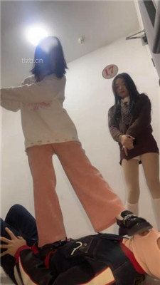 图片[15]_【狗哥】户外成功开发三个高颜值素人踩狗_HD绳艺资源