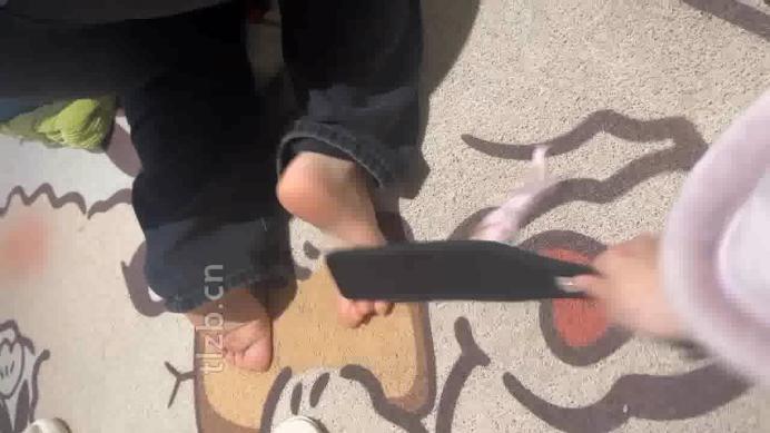 图片[6]_【橘子没熟】双女奴清理鞋子/奴下奴互虐/舔棉袜/训练_HD绳艺资源