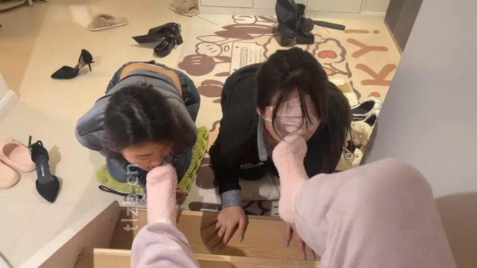 图片[7]_【橘子没熟】双女奴清理鞋子/奴下奴互虐/舔棉袜/训练_HD绳艺资源