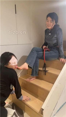 图片[8]_【橘子没熟】双女奴清理鞋子/奴下奴互虐/舔棉袜/训练_HD绳艺资源