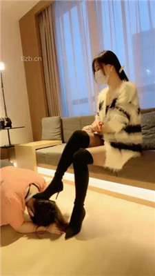 【丹祖宗】双S-带素人闺蜜入圈-骑马转胯踩狗头/吃白袜烟灰圣水_HD绳艺资源