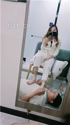 【多多】裸足踩地毯恋足调_HD绳艺资源