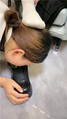 图片[13]_【瑶瑶】母畜-皮鞋白袜踩狗爪/闻鞋闻白袜肉丝脚_HD绳艺资源