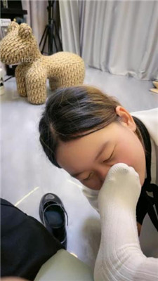 图片[16]_【瑶瑶】母畜-皮鞋白袜踩狗爪/闻鞋闻白袜肉丝脚_HD绳艺资源