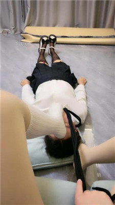 图片[19]_【瑶瑶】母畜-皮鞋白袜踩狗爪/闻鞋闻白袜肉丝脚_HD绳艺资源