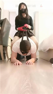 图片[13]_【米小唐】骑马/掐脖窒息/抽耳光/长靴碾压踩_HD绳艺资源