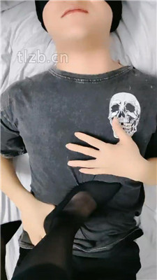 【夜巴黎】黑丝高跟踩脚垫/喝圣水_HD绳艺资源