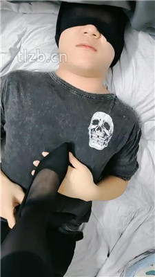 图片[2]_【夜巴黎】黑丝高跟踩脚垫/喝圣水_HD绳艺资源