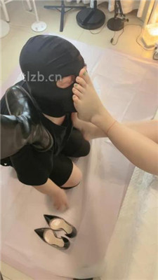 图片[2]_【苒溪】双S-家奴伺候素人闺蜜-品尝玉足_HD绳艺资源