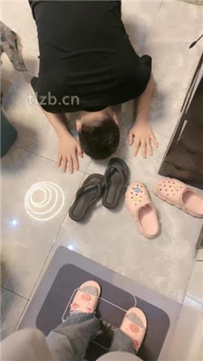 图片[2]_【香芋朱朱】姐妹花虐男友-骑马圣水/臭脚窒息/舔拖鞋【双视角版】_HD绳艺资源