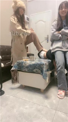 图片[4]_【香芋朱朱】姐妹花虐男友-骑马圣水/臭脚窒息/舔拖鞋【双视角版】_HD绳艺资源