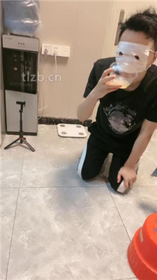 图片[16]_【香芋朱朱】姐妹花虐男友-骑马圣水/臭脚窒息/舔拖鞋【双视角版】_HD绳艺资源