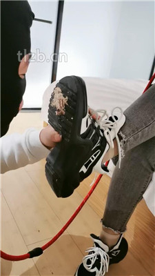 图片[5]_【大美】脏鞋底踩踏喂食/肉丝脚闻舔/狗链拴狗_HD绳艺资源