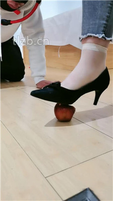 图片[7]_【大美】脏鞋底踩踏喂食/肉丝脚闻舔/狗链拴狗_HD绳艺资源