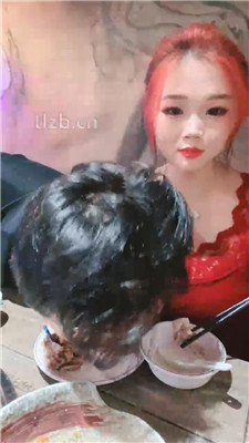 图片[2]_【甜心教主】餐厅喂狗儿子吃饭_HD绳艺资源