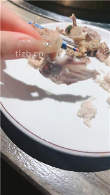 图片[4]_【甜心教主】餐厅喂狗儿子吃饭_HD绳艺资源