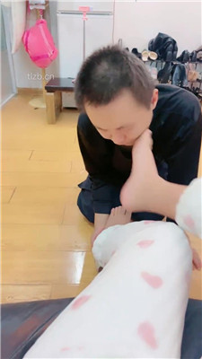 【西西】臭脚丫捂狗脸_HD绳艺资源