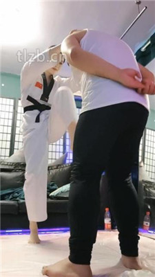 【松紫】重度踢踹人形沙包_HD绳艺资源